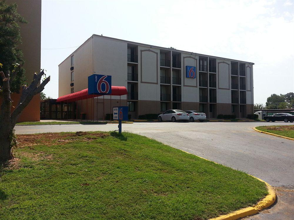 Motel 6 Jackson, Tn Exterior photo